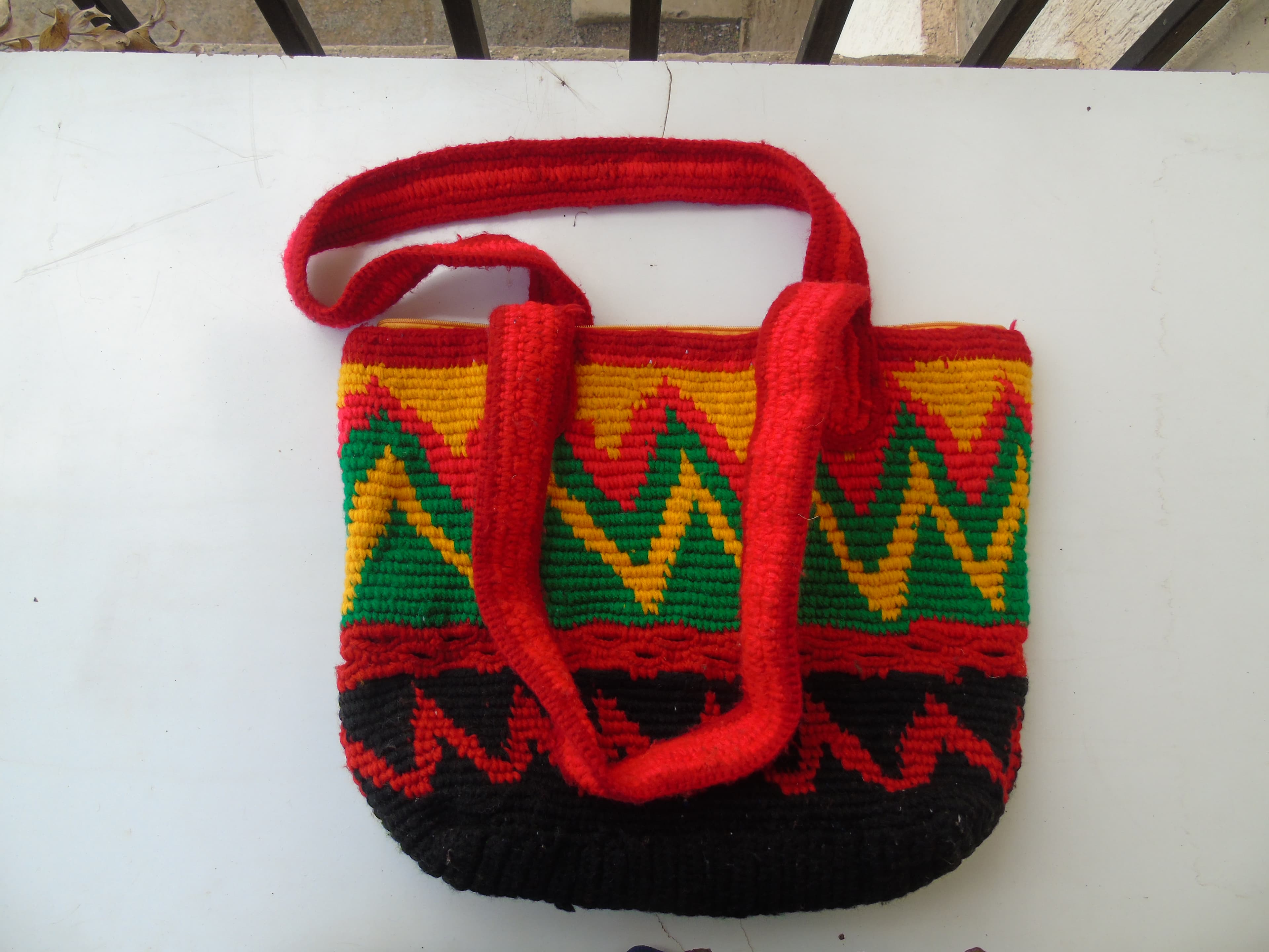 Multicolor Red pattern Knit bag